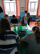 Благовещенские школьники создали тематический коллаж ко Дню народного единства