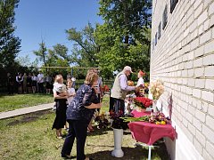 Памяти героя в Садовом открыли мемориальную доску