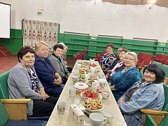 Посиделки «Душою молодые всегда» прошли в Еловатском Доме культуры