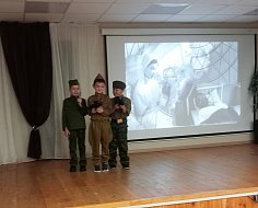 Школьники встретились с военной медсестрой