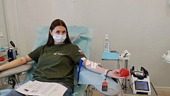 Саратовская молодежь раздала более 1000 ленточек ко Дню России