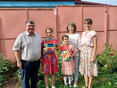 Самойловским школьникам вручили подарки к 1 сентября