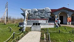 «Первые» привели в порядок памятник участникам Великой Отечественной войны