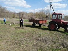 Жители Николаевки провели субботник в центре села