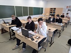 Школьники Саратовской области сразились в управлении дронами 