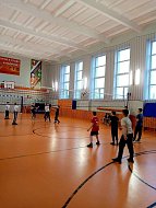 В Самойловской средней школе прошли соревнования по пионерболу