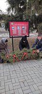 В п. Краснознаменском в память о Героях возложили цветы к памятнику участников Великой отечественной войны