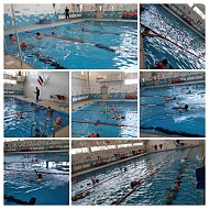 Дети с удовольствием занимаются в бассейне