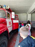 Воспитанники пришкольного лагеря побывали в пожарно-спасательной части