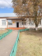 Дети и педагоги Еловатской школы провели субботник