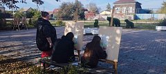 Юные художники вышли на природу, чтобы запечатлеть осень