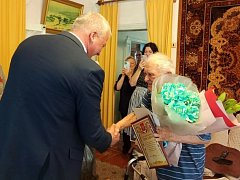 С Днем Победы поздравили труженика тыла В.В. Волохова