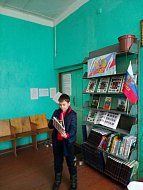 В библиотеке села Полоцкое накануне праздника прошла беседа «Людям России хочется мира»