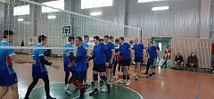 В честь Дня Конституции в спорткомплексе "Молодежный" прошел волейбольный турнир среди мужчин