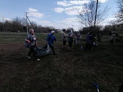 Жители Николаевки провели субботник в центре села