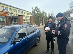 В Самойловском районе госавтоинспекторы напомнили пешеходам и автолюбителям правила безопасного поведения на дороге