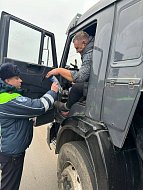 Сотрудники балашовской ГАИ провели профилактическую акцию «Безопасная дорога зимой»