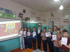 Святославские школьники написали письма бойцам