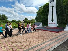 В с. Благовещенке возложили цветы у памятника героям-землякам