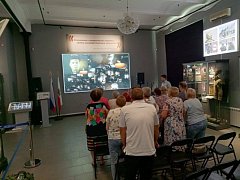 Пенсионеры из Самойловки побывали в саратовском музее истории СВО 