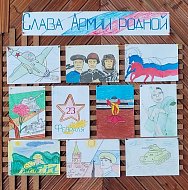Жители Краснознаменского посетили выставку рисунков «Слава армии родной!»