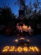 В Николаевке жители села собрались  памятника землякам-героям