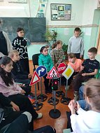 Школьники вспомнили правила поведения на дороге