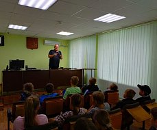 Юные защитники правопорядка побывали с экскурсией в отделе полиции