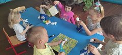 Дети мастерили куклы-обереги