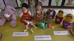 В районном Доме культуры работает выставка мастеров декоративно-прикладного искусства Самойловского района