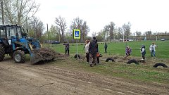В Ольшанке на кладбище прошел субботник