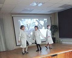 Школьники встретились с военной медсестрой