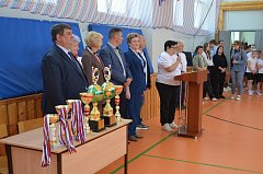 Проходит первый день турнира по волейболу на приз Почетного гражданина Самойловского района Т.Г. Тупиковой