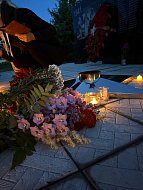 В Николаевке жители села собрались  памятника землякам-героям