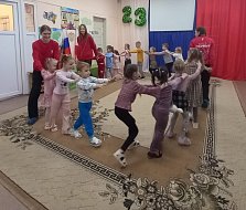 «Первые» побывали в гостях у дошкольников из «Ромашки»