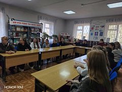 «Профессия вечная – библиотечная»: школьники побывали в сельской библиотеке