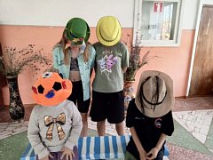 В Садовом прошла выставка «Веселая шляпка»