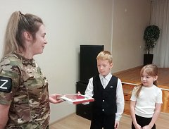 Школьники встретились с военной медсестрой