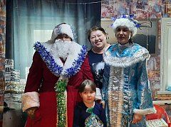 Дед Мороз и Снегурочка поздравили юных святославцев