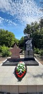 В Святославке завершают ремонт памятника на Братской могиле