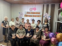 Поздравления принимали «серебряные» волонтеры