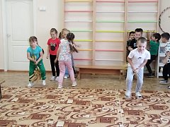 В «Знайке» поиграли в «Краски осени»