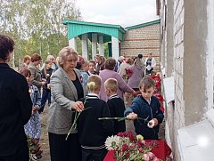 На фасаде Залесянской школы установили мемориальные доски в честь героев СВО