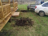 В Низовке продолжают благоустраивать территорию вблизи сельского кладбища