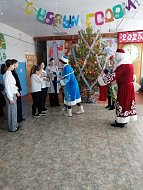 В Николаевской школе побывали в гостях Дед Мороз и Снегурочка