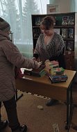 В сельской библиотеке в День книгодарения появились новые книги