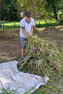 Дети и педагоги Еловатской школы провели субботник