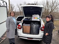Активисты и члены районного Женсовета собрали очередную партию гуманитарной помощи для бойцов