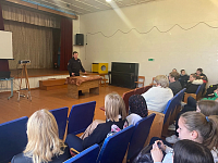 В Святославской школе с подростками провели профилактическую беседу