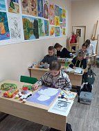 В Детской школе искусств с. Святославки установлены новые парту для юных художников